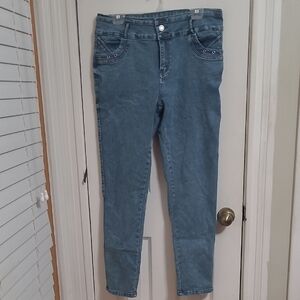 Stylish Blue Cropped Jeans for Women